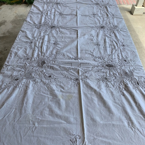 Table Cloths - Picture 4 of 8